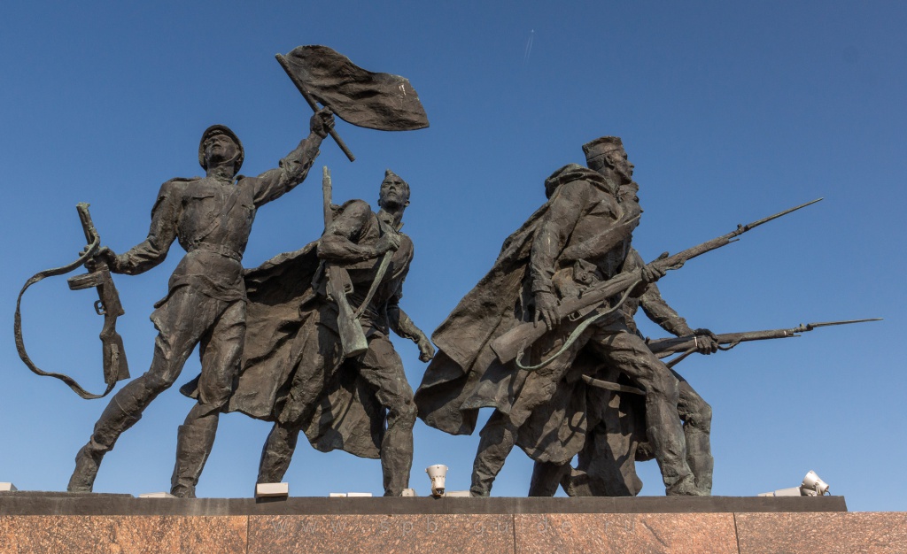 солдаты. фрагмент ансамбля мемориала героям - защитникам ленинграда, 1975 г._аникушин.jpg